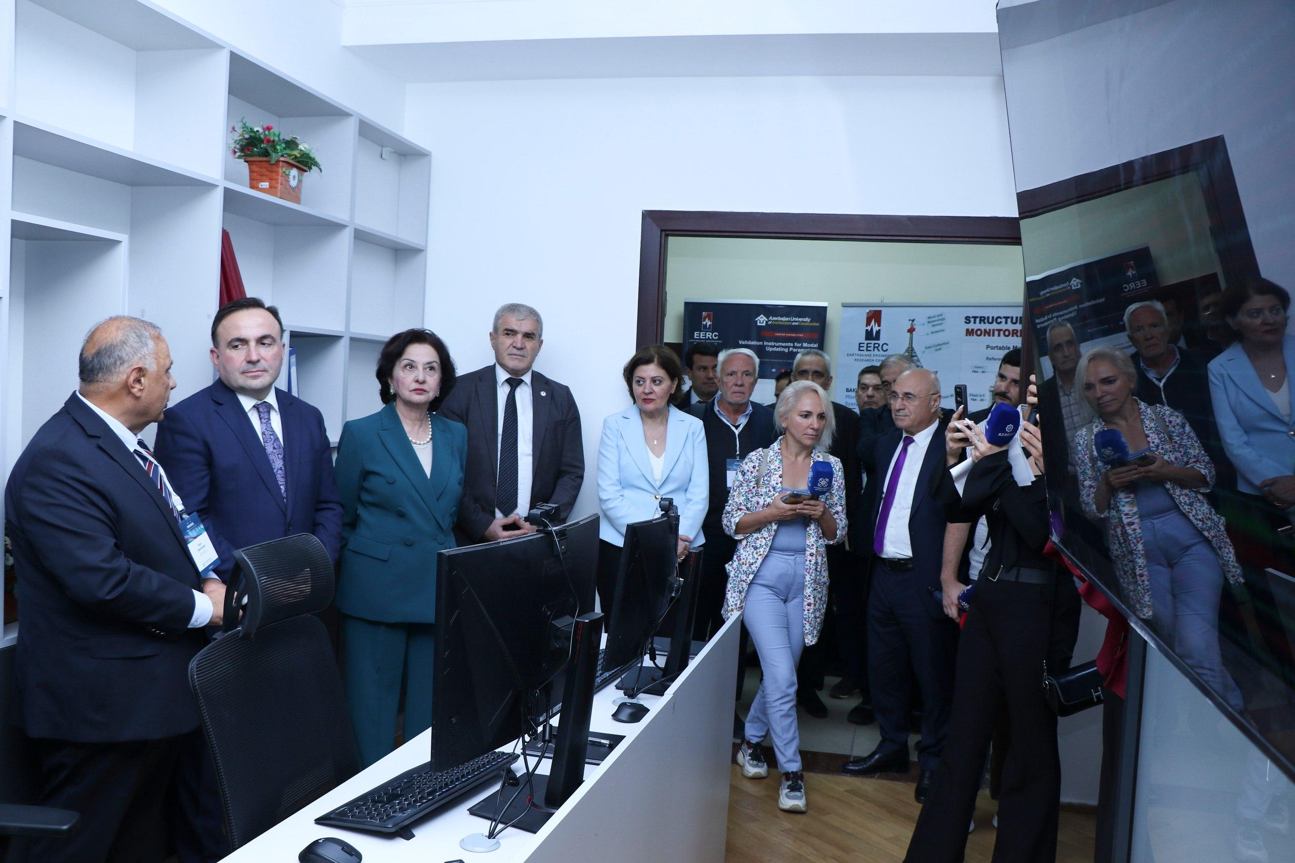 Dünyanın tanınmış zəlzələ mühəndisləri AzMİU-da bir araya gəldilər