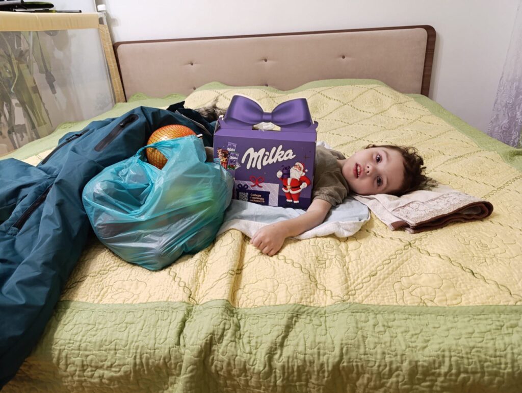 Депутат Рамиз Мамедов исполнил мечту четырёхлетнего Саши: в Лениногорске продолжается акция «Ёлка желаний»